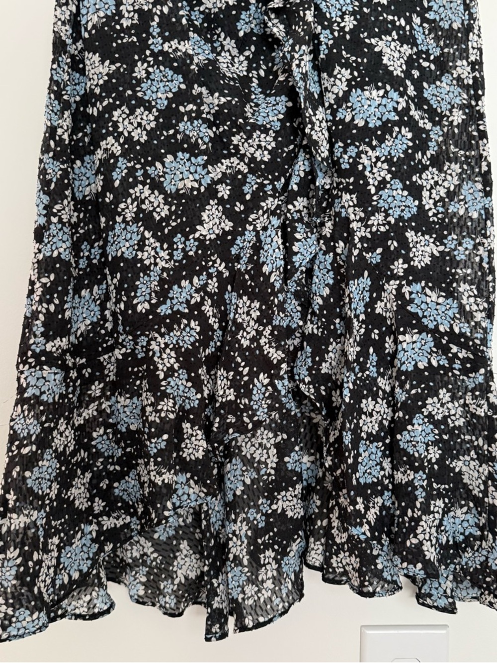 Veronica Beard Amal Ruffled Floral Silk Midi Dress - Picture 4 of 8